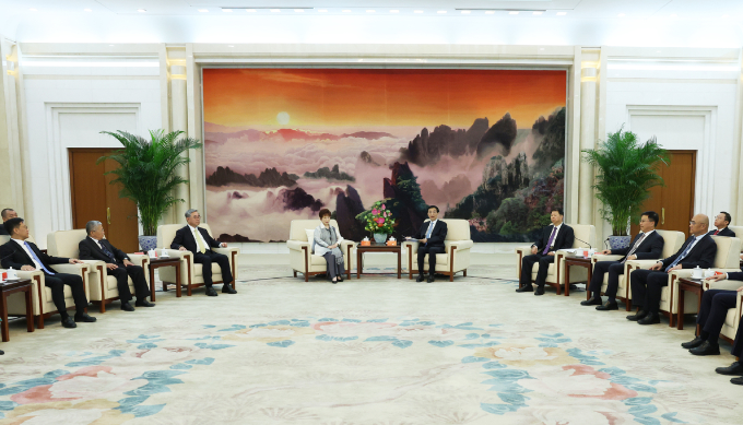 Top political advisor meets Taiwan representatives joining in V-Day commemorations