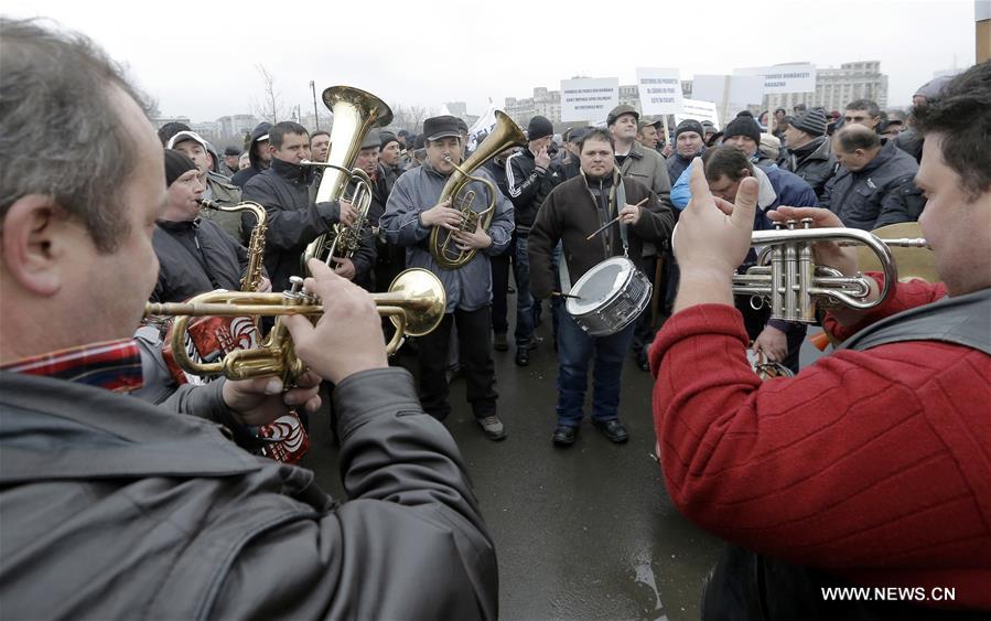 Thousands of shepherds rally against agricultural policies in Bucharest
