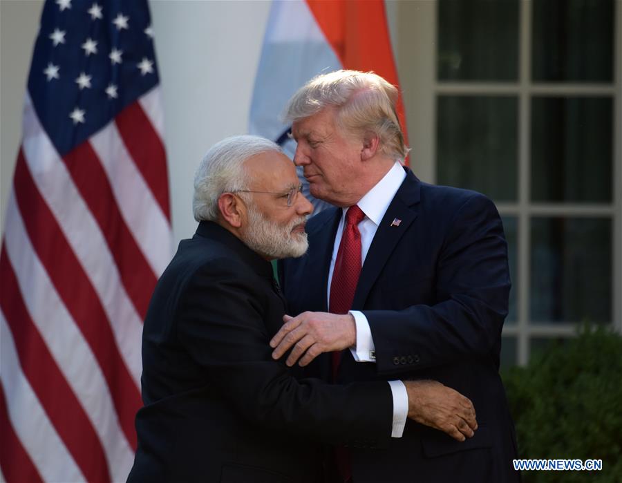 U.S., Indian leaders vow to boost trade, anti-terror cooperation